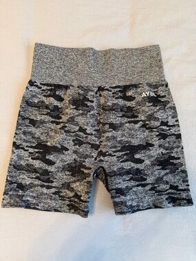 AYBL Gray & Black Camo Seamless High-Waist Bike Shorts